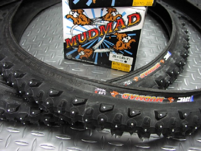 新品 IRC MUDMAD スパイクタイヤ 26×1.95
