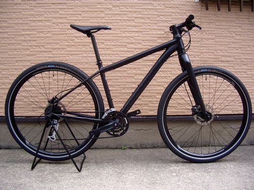  キャノンデール　バッドボーイ　２９ＥＲ カラー／ＢＢＱ（JET　BLACK　Ｗ/REFEECTIVE　DECALS（マット）） サイズ／Ｍ 税込￥９９，０００ クールで高性能な、シティバイクとして超定番の　“　バッドボーイ　シリーズ　”。 ２０１３年モデルでは、“　バットボーイ　ソロ　ヘッドショック　”　“　バッドボーイ　ソロ　リジット　５　”　“　バッドボーイ　ファティ　リジット　９　”　“　…[Posted at 13/05/03]