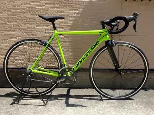  Ｃａｎｎｏｎｄａｌｅ　ＣＡＡＤ１２　ＴＩＡＧＲＡ カラー／Acid Green w / Jet Black - Gloss - AGR サイズ／５２ 本体価格￥１５０，０００ ２０１８’　『　ＣＡＡＤ１２　』　に、シマノ　ティアグラ仕様　が登場しました。 上位モデルのＣａｎｎｏｎｄａｌｅ　ＳＰＥＥＤ　ＳＡＶＥ　バリステックフルカーボンフォークに対して、こちらはＣａｎｎｏｎｄａｌｅ　Ｕｌｔｌａカー…[Posted at 17/09/04]