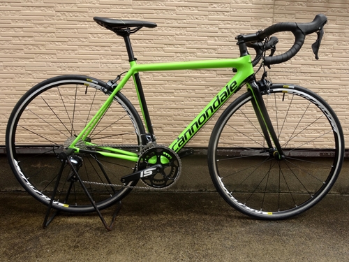  キャノンデール　スーパーシックス　ＥＶＯ　カーボン　アルテグラ カラー／Cannondale Green / Jet Black & Anthracite - Gloss - GRN サイズ／５０ 本体価格￥２７０，０００ 極限まで軽量化され、効率に優れた究極のレーシングバイクです。  ＥＶＯを一言で表すなら「究極のバランス」。最新のカーボンテクノロジーを惜しみなく導入し、軽さと強さ、剛性と滑ら…[Posted at 18/01/28]