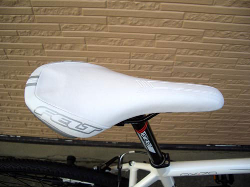 QX70M%E3%80%80WHT%E3%80%80%E3%82%B5%E3%83%89%E3%83%AB%E4%B8%8A.jpg